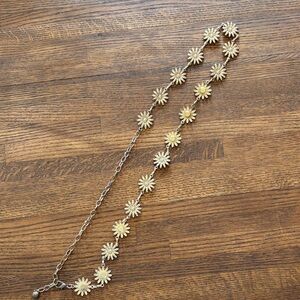 Floral Daisy Metal Belt  in Gold